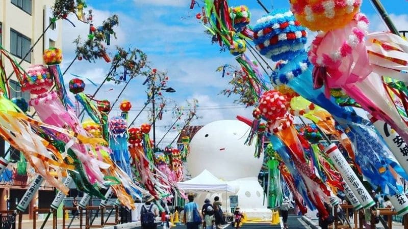 Lễ hội Tanabata đầy màu sắc trên đường phố sôi động