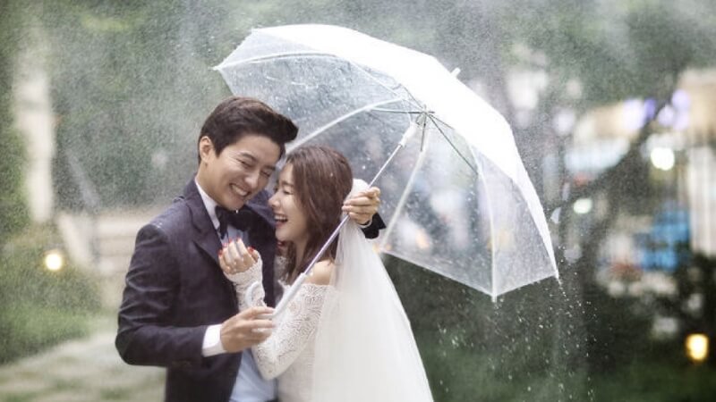 Đám cưới vào ngày thất tịch thường dễ bị mắc mưa vì đây là thời điểm mùa mưa ngâu