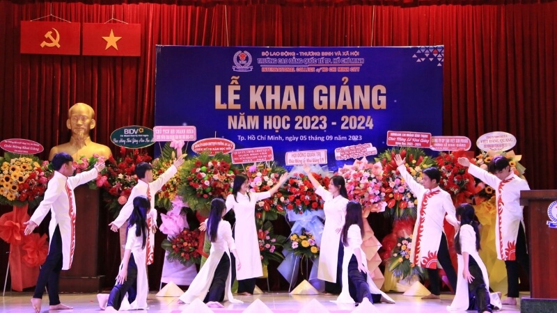 Các hoạt động chính trong ngày khai giảng