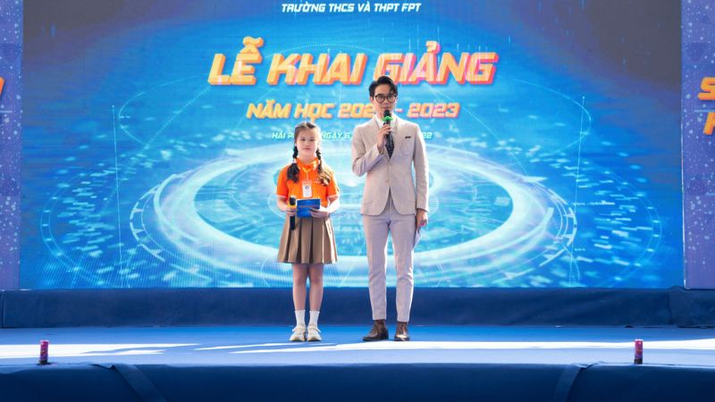 Đảm bảo lời văn trang trọng, rõ ràng nhưng vẫn gần gũi, truyền cảm Đảm bảo lời văn trang trọng, rõ ràng nhưng vẫn gần gũi, truyền cảm