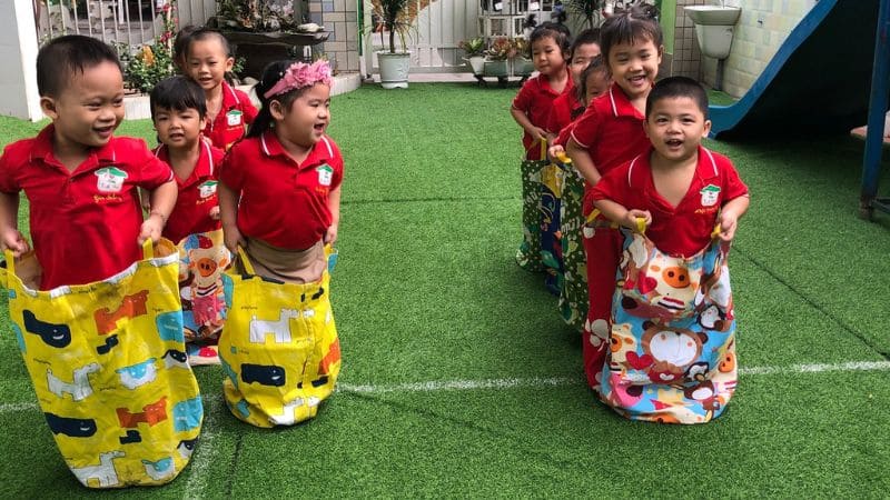 Trò chơi nhảy bao bố Trò chơi nhảy bao bố