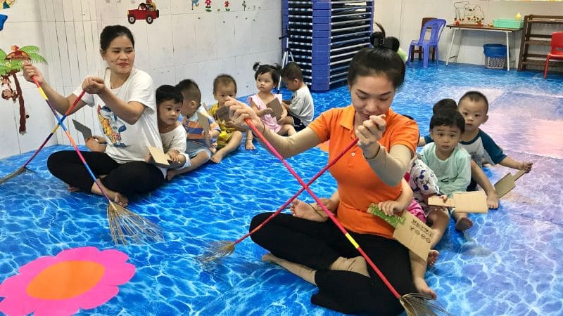 Trò chơi đua thuyền trên cạn Trò chơi đua thuyền trên cạn
