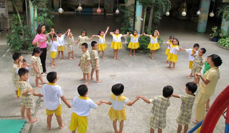 Gợi ý 20 trò chơi ngày khai giảng cho trẻ mầm non, tiểu học hấp dẫn