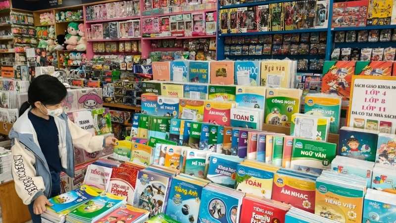 Fahasa cung cấp sách vở và dụng cụ học tập chính hãng, giá ưu đãi