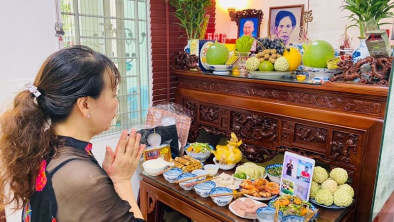 Cúng gia tiên vào ngày Lập Xuân để tỏ lòng biết ơn tổ tiên và cầu mong một năm mới an lành, thuận lợi