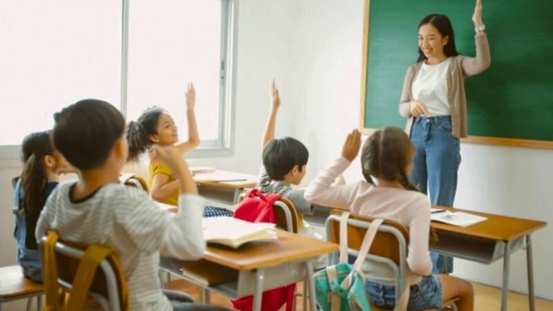 Kết nối lại với thầy cô, bạn bè