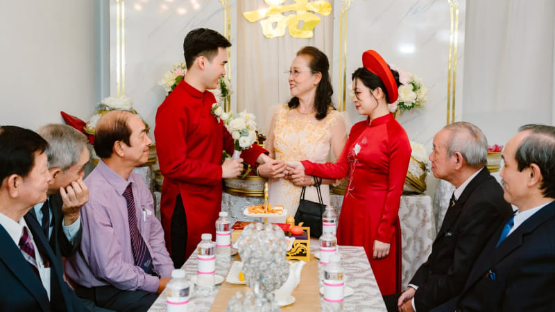 Hai bên gia đình trong lễ cưới hỏi