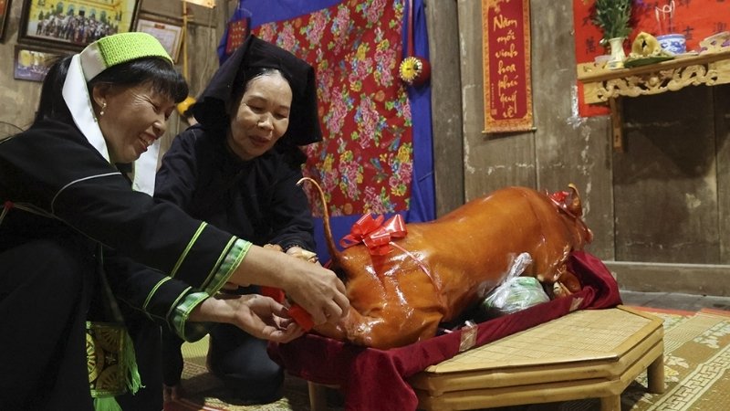 Ông bà mối là trung gian tin cậy cho lễ cưới