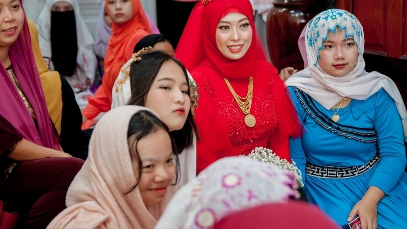 Đặc trưng lễ cưới người Chăm là chú rể đi ở rể và mọi nghi thức đều tổ chức tại nhà gái Đặc trưng lễ cưới người Chăm là chú rể đi ở rể và mọi nghi thức đều tổ chức tại nhà gái