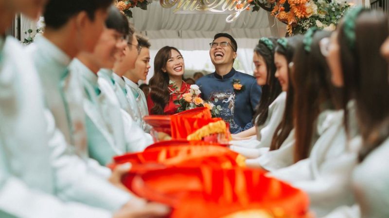 Đoàn rước dâu tổ chức nghi thức đưa cô dâu về nhà chồng trong không khí ấm cúng