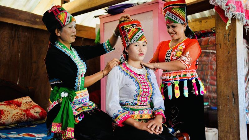 Người Khơ Mú ở Nghệ An cũng duy trì tục ở rể giống người Thái
