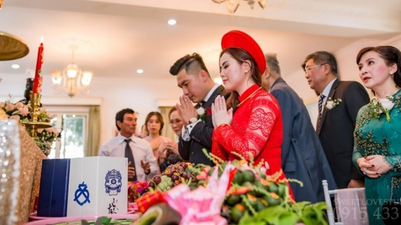 Chuẩn bị mâm cúng gia tiên trong ngày cưới hỏi