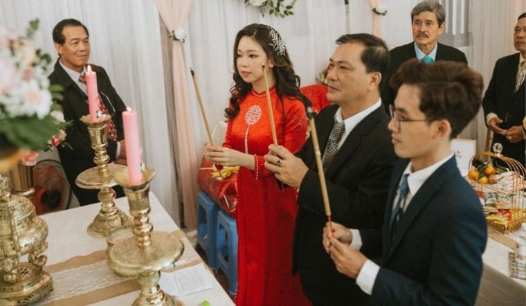 Hướng dẫn bài cúng cưới hỏi gia tiên đầy đủ, trang trọng
