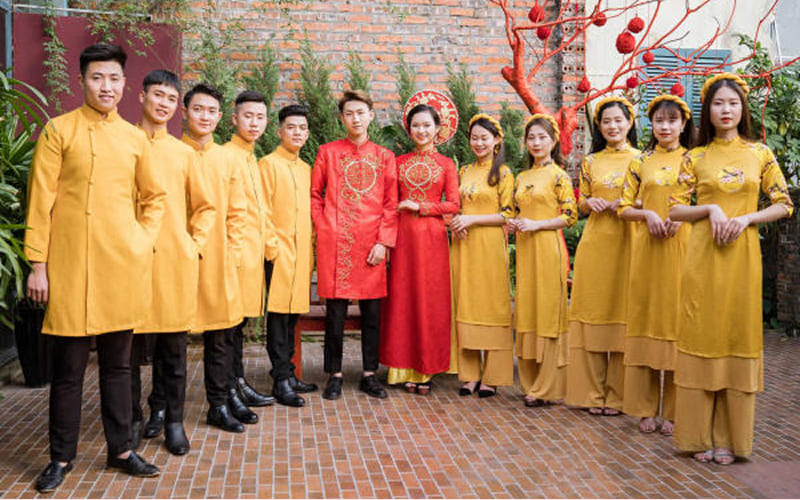 Đội bê tráp lễ cưới hỏi