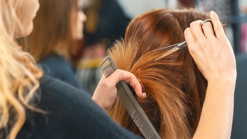 Chi phí cắt tóc phụ thuộc vào từng salon và dịch vụ tóc bạn chọn
