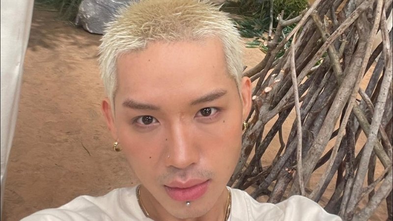 Kiểu tóc Wean Lê buzzcut tẩy trắng là tuyên ngôn thời trang đậm chất cá tính và nổi loạn
