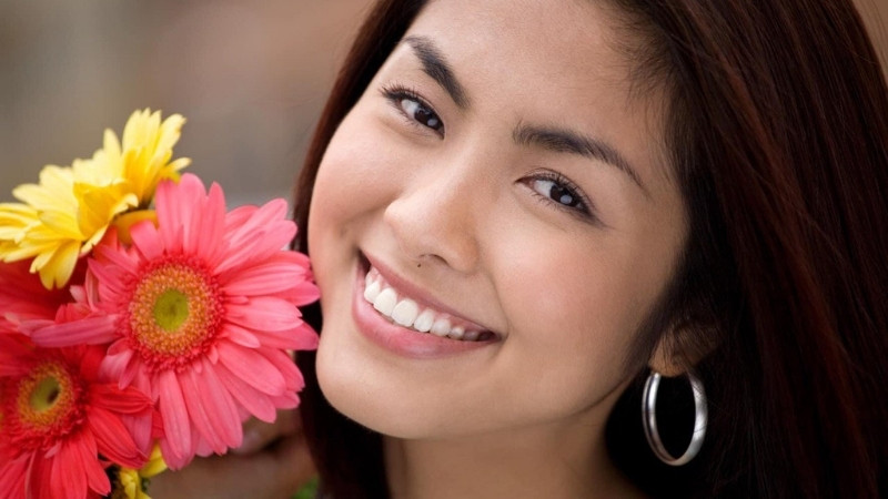 Nốt ruồi trên nhân trung thể hiện người phụ nữ nhiều khát vọng và hoài bão