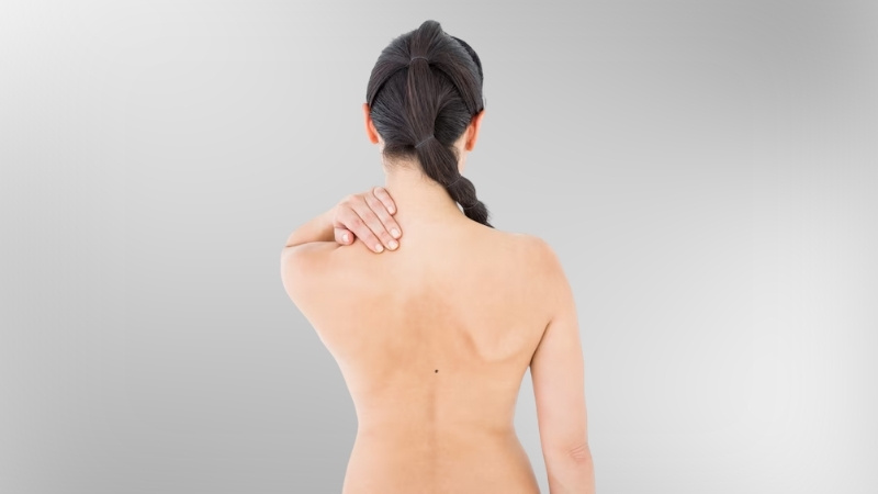 Nốt ruồi ở chính giữa sống lưng biểu hiện cho người có chí hướng