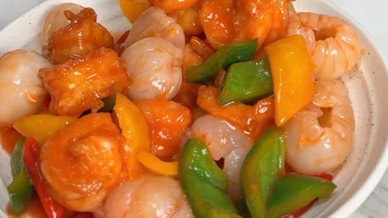 Vải sốt chua ngọt ớt chuông