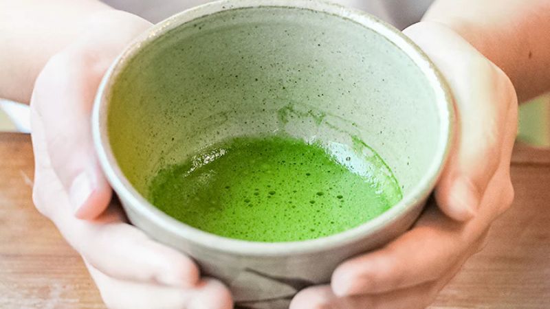 Lượng bột vừa phải và nhiều nước hơn, tạo nên lớp bọt mịn trên bề mặt