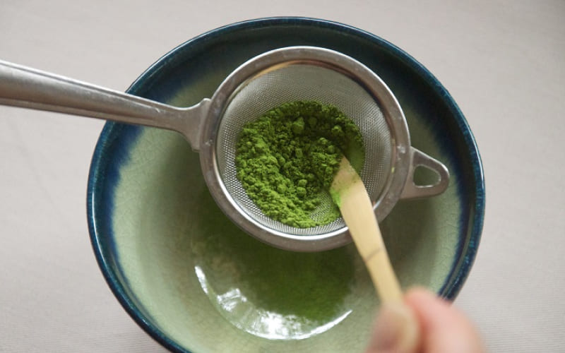 Làm bột matcha