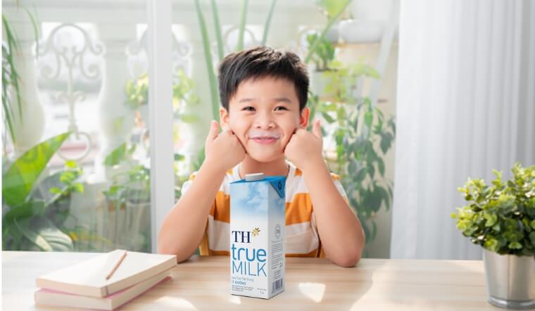 Sữa TH ít đường cho bé mấy tuổi? Toàn bộ thông tin ba mẹ cần biết
