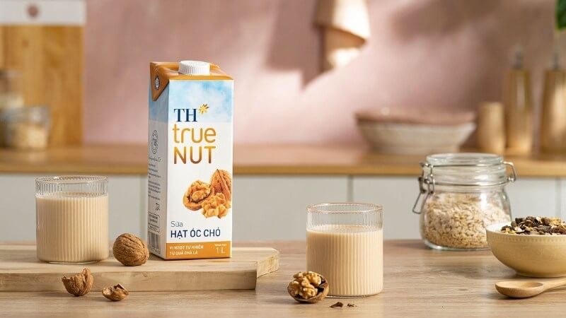 Nếu không dung nạp được lactose, có thể chuyển sang dùng sữa hạt óc chó của TH True Milk