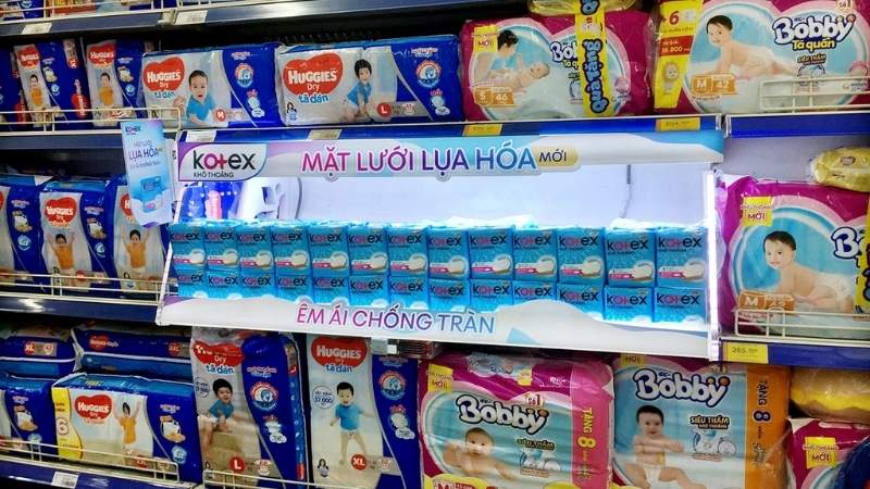 Cửa hàng tiện lợi mở xuyên đêm, dễ mua trong trường hợp khẩn cấp