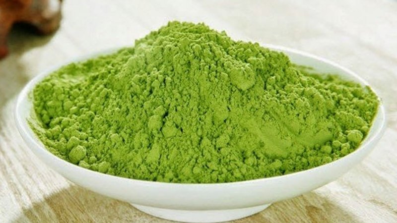 Người mua có thể thử mùi hương và kiểm tra độ mịn trực tiếp cửa hàng chuyên về trà
