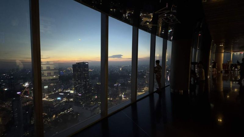 Ngắm toàn cảnh thành phố từ các đài quan sát (Saigon Skydeck, Landmark 81)