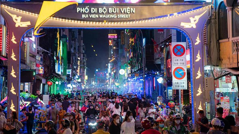 Phố Tây Bùi Viện náo nhiệt về đêm