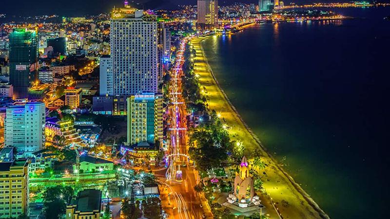 Thành phố biển Nha Trang sôi động về đêm