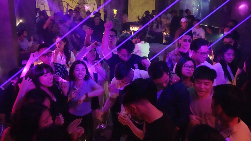 Chi phí đi bar club