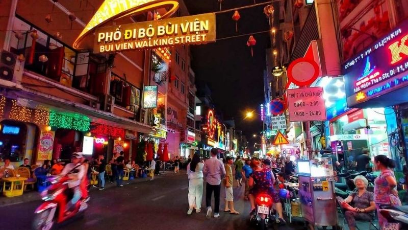 Phố Tây Bùi Viện sôi động