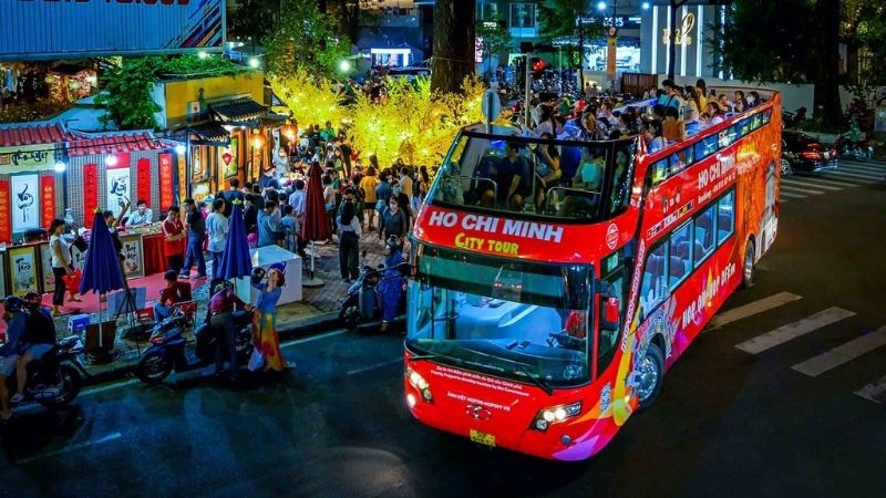 Khám phá thành phố lung linh trên xe bus 2 tầng