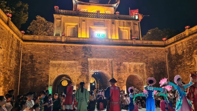 Tour đêm Giải mã Hoàng thành Thăng Long