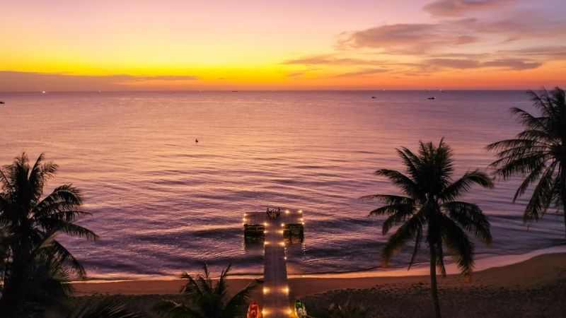 Ngắm hoàng hôn trên biển tại Phú Quốc
