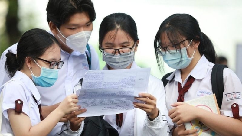 Điểm sàn là mức điểm tối thiểu để đủ điều kiện xét tuyển, còn điểm chuẩn là mức điểm trúng tuyển chính thức sau khi xét tuyển Điểm sàn là mức điểm tối thiểu để đủ điều kiện xét tuyển, còn điểm chuẩn là mức điểm trúng tuyển chính thức sau khi xét tuyển