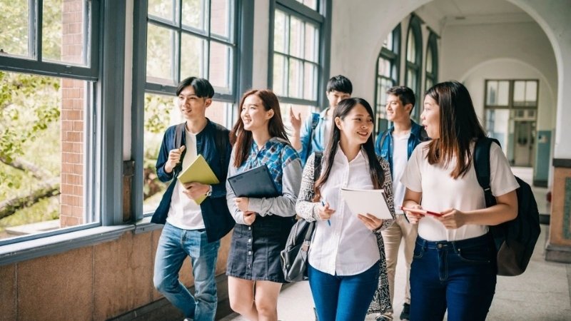 Bạn có cơ hội gặp gỡ nhiều người trong môi trường làm việc Bạn có cơ hội gặp gỡ nhiều người trong môi trường làm việc