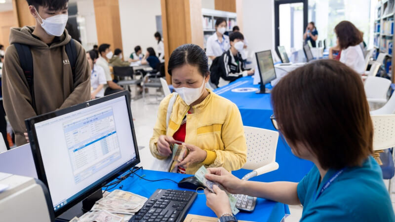 Chuẩn bị học phí nộp cho nhà trường Chuẩn bị học phí nộp cho nhà trường