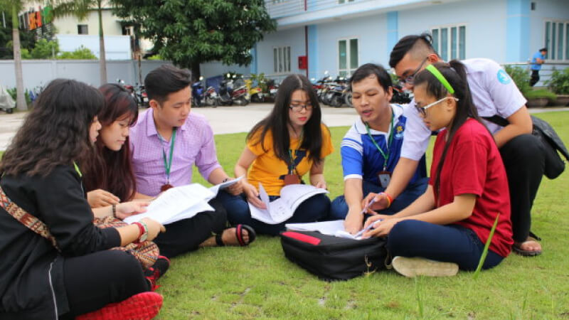 Tham gia các hội nhóm và chủ động trong học tập