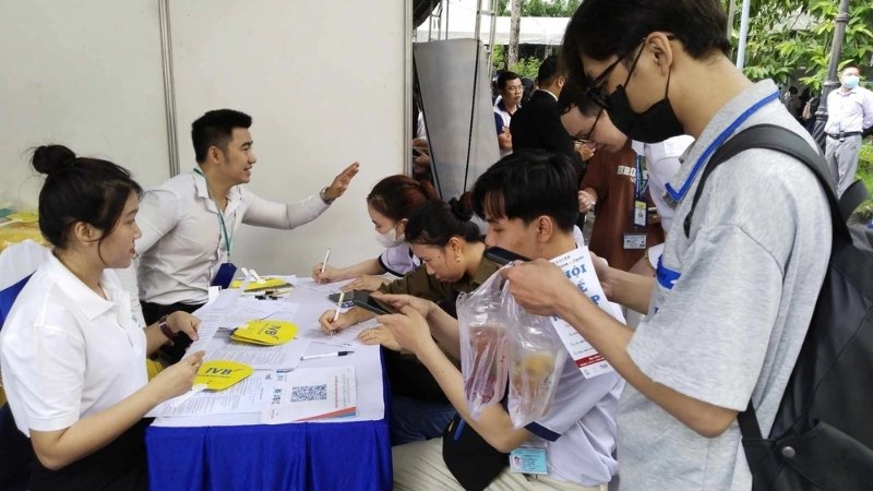 Trao đổi với các anh chị để biết thêm thông tin về CLB