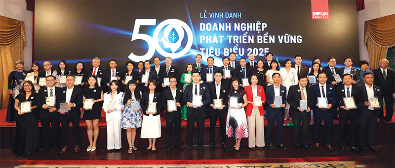 Lễ trao giải Top 50 Doanh Nghiệp Phát Triển Bền Vững do Tạp chí Nhịp Cầu Đầu Tư tổ chức tại TP. Hồ Chí Minh Lễ trao giải Top 50 Doanh Nghiệp Phát Triển Bền Vững do Tạp chí Nhịp Cầu Đầu Tư tổ chức tại TP. Hồ Chí Minh