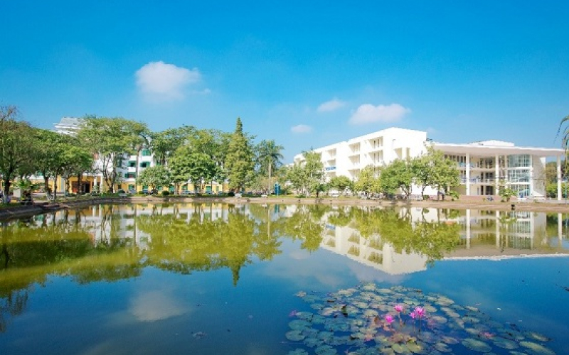 Khuôn viên rộng rãi, sạch sẽ Khuôn viên rộng rãi, sạch sẽ