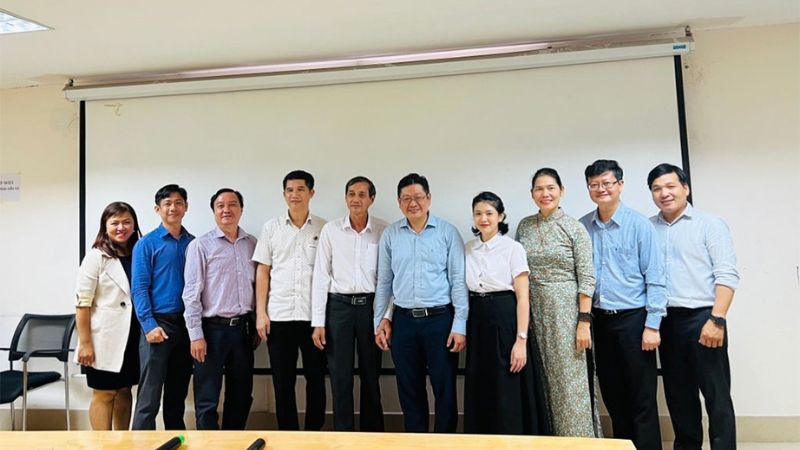 Môi trường học tập tại Đại học Sư phạm TPHCM có tính kỷ luật và học thuật cao, với đội ngũ giảng viên giỏi Môi trường học tập tại Đại học Sư phạm TPHCM có tính kỷ luật và học thuật cao, với đội ngũ giảng viên giỏi