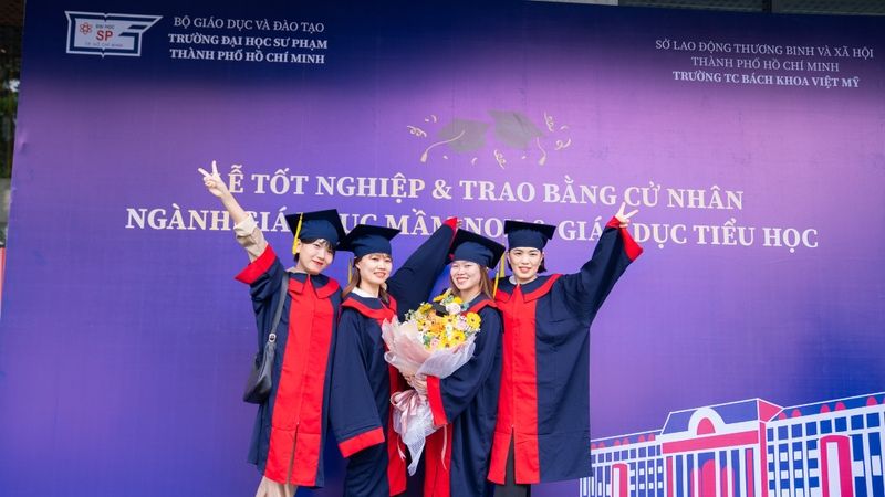 Ngành sư phạm được miễn hoàn toàn và còn có các học bổng, hỗ trợ sinh hoạt phí Ngành sư phạm được miễn hoàn toàn và còn có các học bổng, hỗ trợ sinh hoạt phí