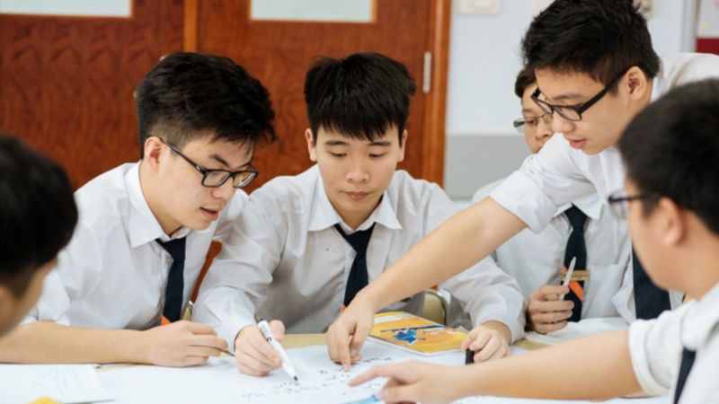 Chọn tổ hợp xét tuyển đại học 2025 nên dựa trên thế mạnh môn học, ngành yêu thích và yêu cầu của trường mục tiêu