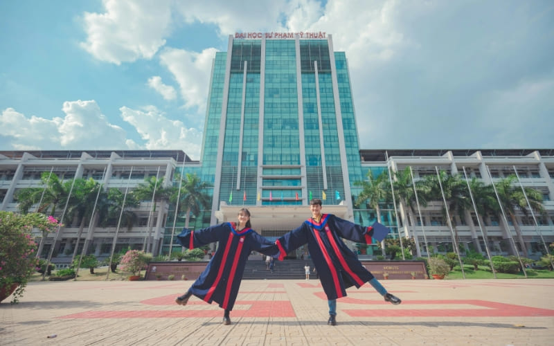 Đại học phù hợp cho vị trí chuyên môn cao, cơ hội thăng tiến lâu dài
