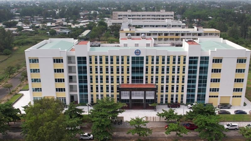 Trường Đại học Sư phạm Kỹ thuật - Đại học Đà Nẵng Trường Đại học Sư phạm Kỹ thuật - Đại học Đà Nẵng
