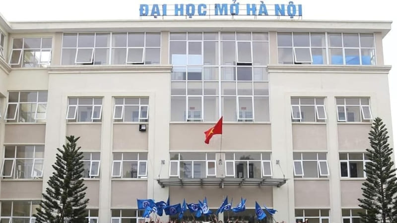 Trường triển khai chương trình linh hoạt, hỗ trợ học trực tuyến.